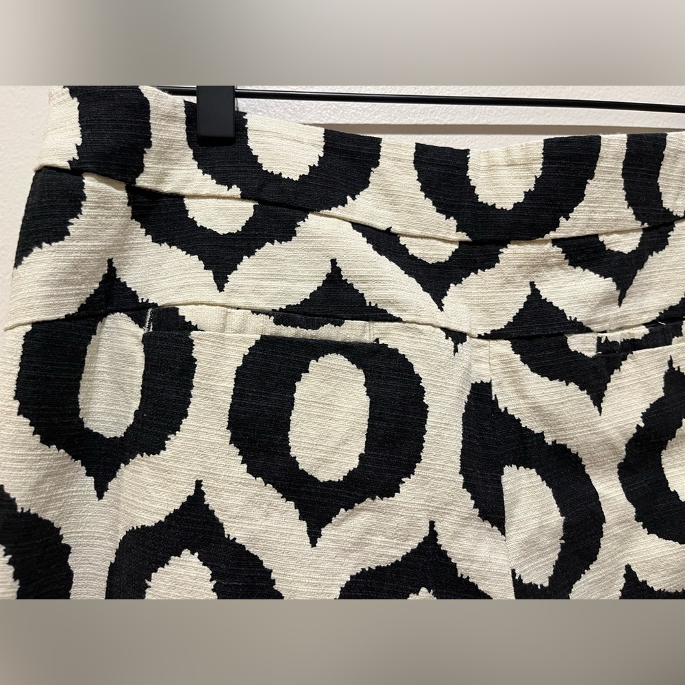 Cartonnier Black and White Patterned Women’s Shorts - Picture 7 of 9